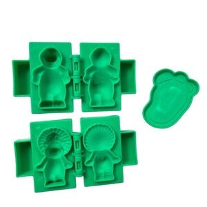 Vintage 1999 Hasbro, Green Barney Baby Bop Dinosaur Foot Play-Doh Molds 3 Pieces